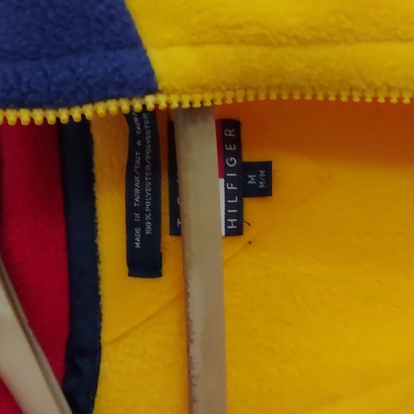 Y2k Tommy Hilfiger . Medium. Fleece. - Picture 2 of 3